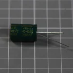 Конденсатор 470 мкФ 63 В электролитический